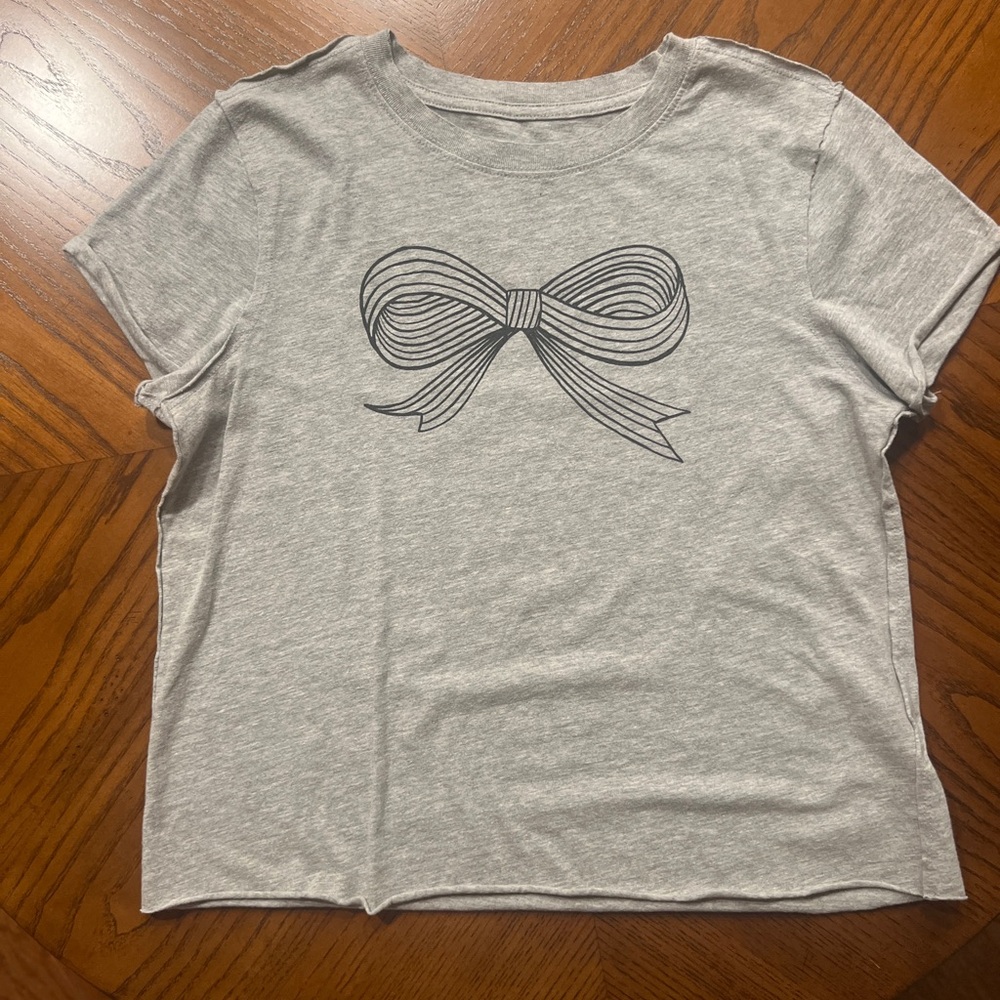 Maeve Small Short Sleeve Gray T-shirt with adorable bow on front